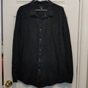 Structure slim fit black button down shirt
Sz XL
